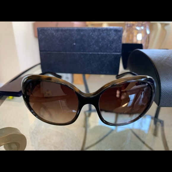 Prada sunglasses - Picture 1 of 4